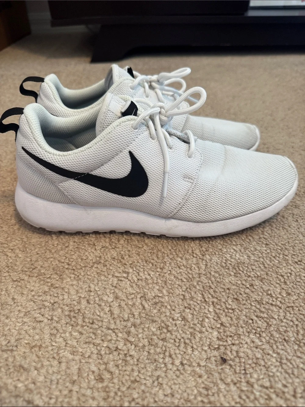 Nike White and Black Low-Top Mesh Runners